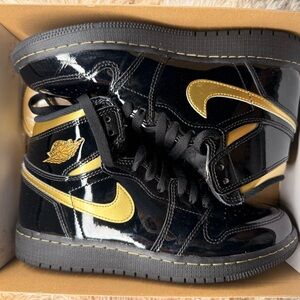 Nike Air Jordan 1 Retro High Black Metallic Gold